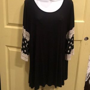 🎀BRAND NEW FROM BOUTIQUE🎀Black shirt with detail